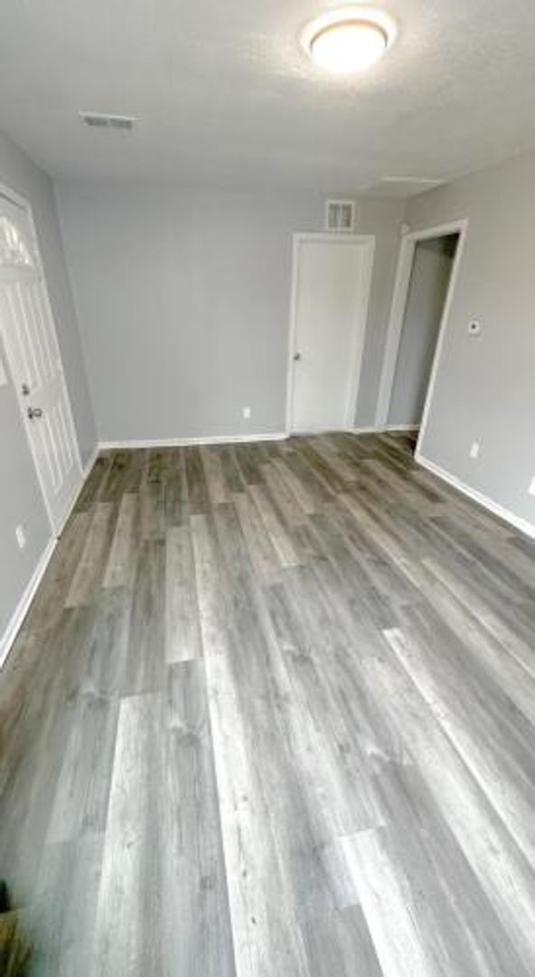 Foto del edificio - 1300 E 84th St