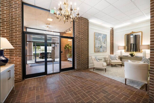 Foto del edificio - Two Bedroom Condo in Downtown Charleston
