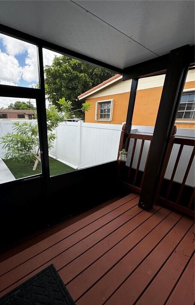 Foto del edificio - 7711 SW 19th St