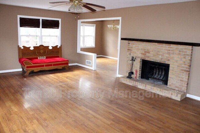 Building Photo - 7045 Land Dr