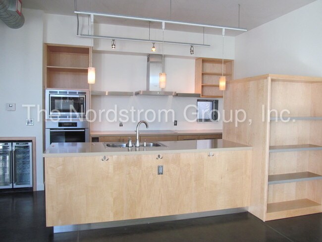 Building Photo - 3607 E 3rd St