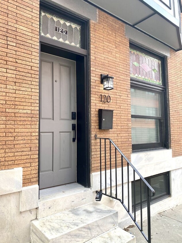 Primary Photo - Beautiful 3 Bedroom 3 Bathoom Home With Ro...