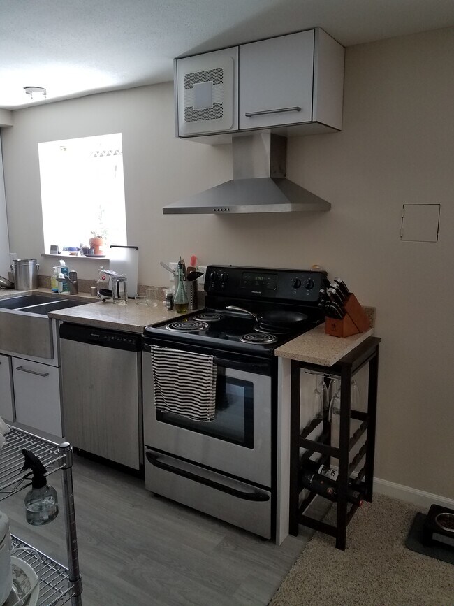 Galley style kitchen with newer appliances, all stainless steel - 1422 N 54TH ST
