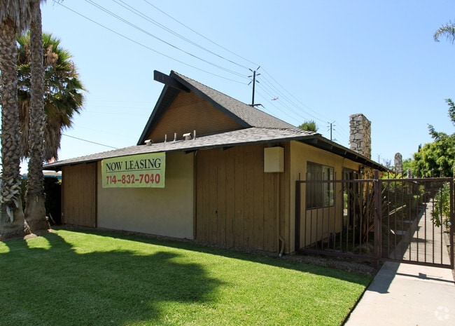 Building Photo - Waterstone Garden