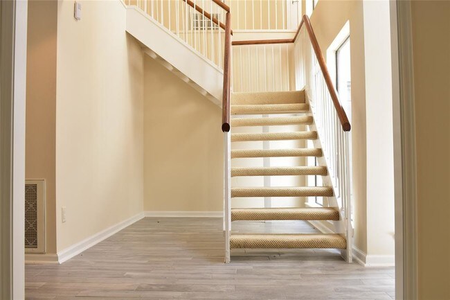 Foto del edificio - 4722 Post Oak Timber Dr