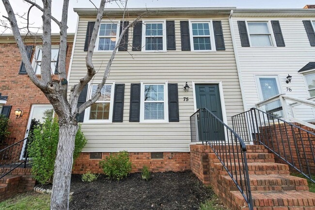 Building Photo - 75 Sweetbriar Ln
