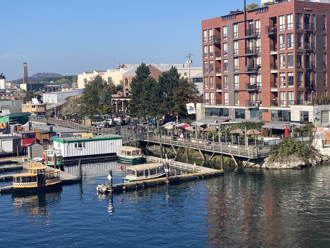 Mermaid Wharf - 409 Swift St