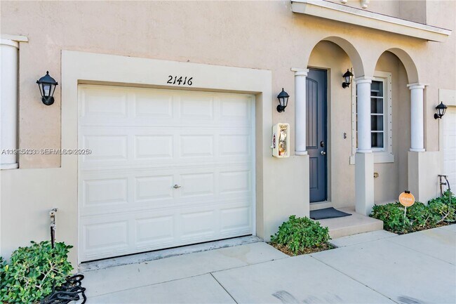 Foto del edificio - 21416 NW 13th Pl