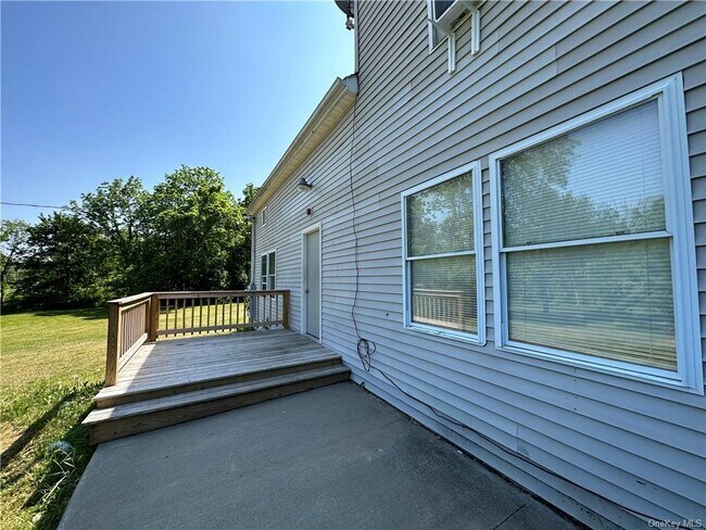 Building Photo - 1399 US-44