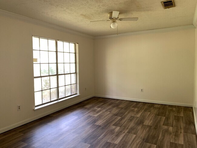 Foto del edificio - HUD Friendly 3 Bed 12 Bath C