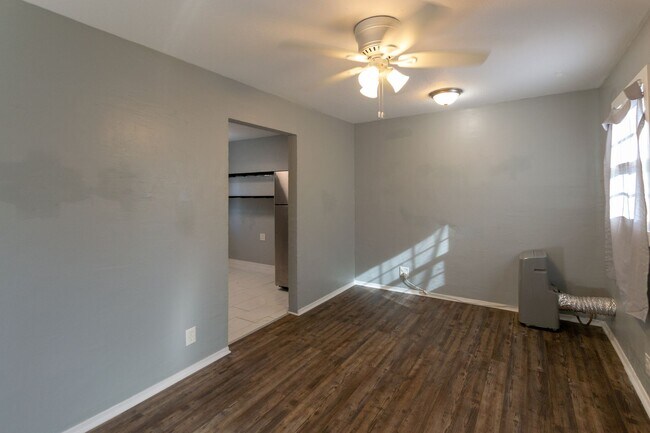 Foto del edificio - Charming 2-Bed, 1-Bath Home in South Oklah...