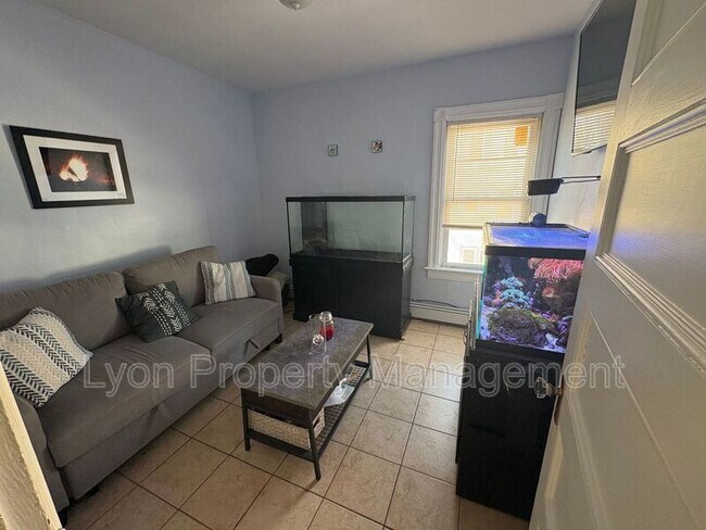 Foto del edificio - 250 Sayles Ave