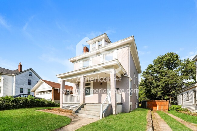 Building Photo - 3915 Lovell Ave