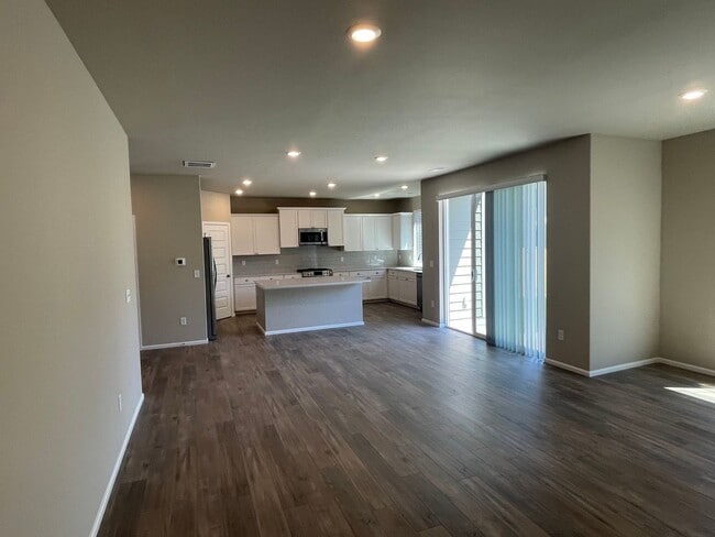 Foto del edificio - Newer Construction Downtown Puyallup!