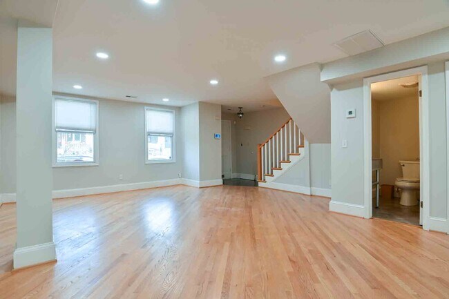 Foto del edificio - 242 11th St SE