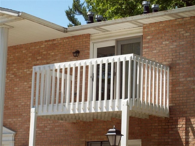 Building Photo - 723 Duke Ln