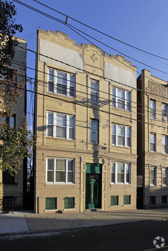 Foto del edificio - 104 Baldwin Ave