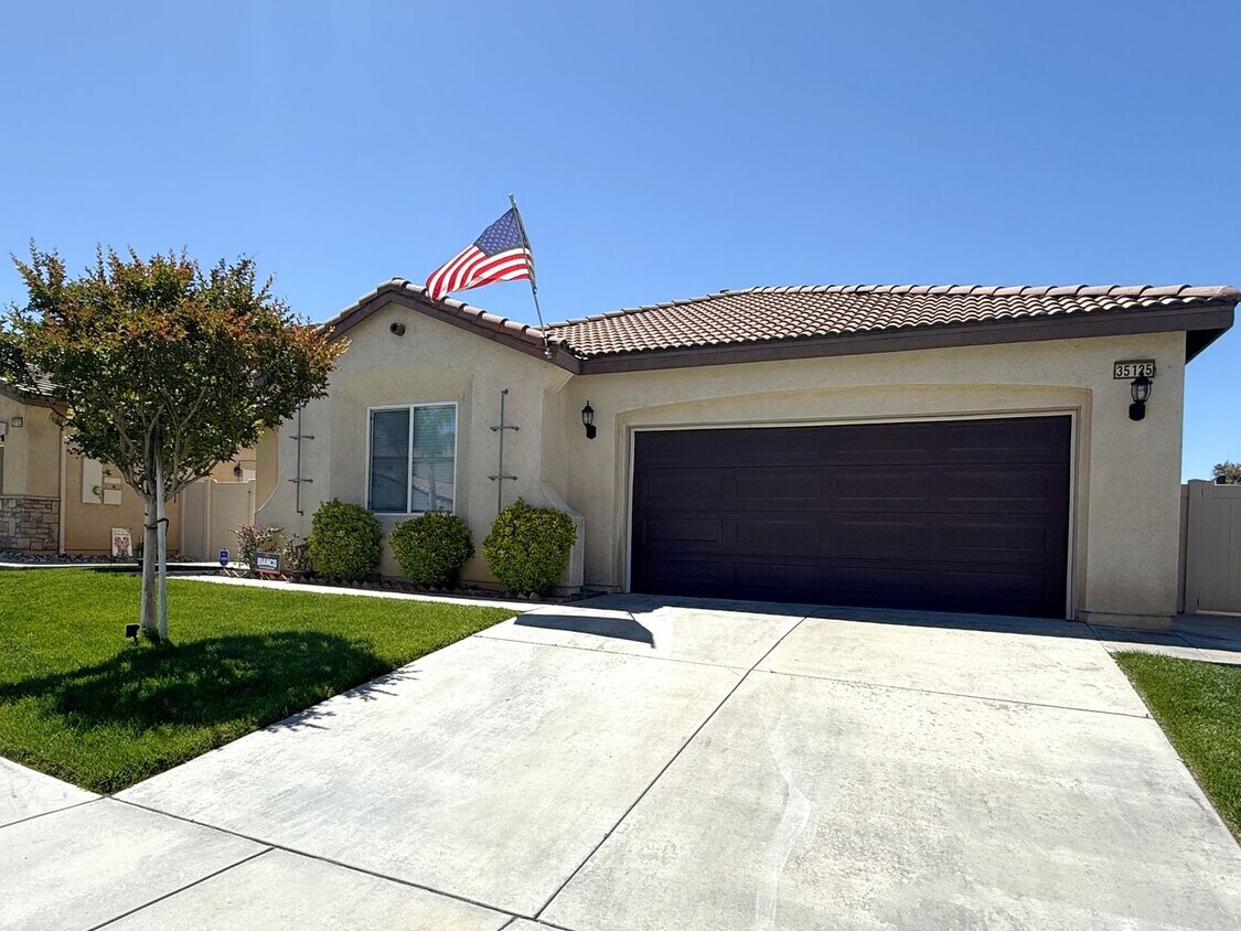 Primary Photo - Charming 3 bed 2 bath Home in Fairway Cany...