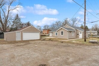 Building Photo - 8450 S Mann Rd