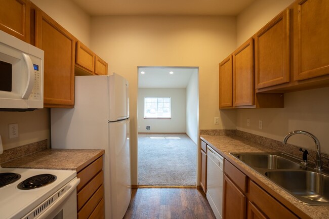 Building Photo - 3 BEDROOM TOWNHOME IN ARLINGTON