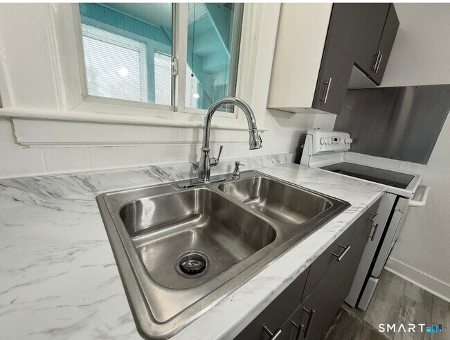 Foto del edificio - 8 Garden St