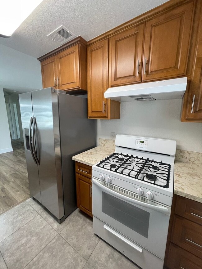 Building Photo - 924 S Cambridge St