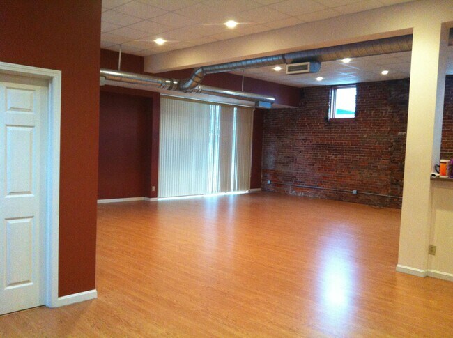 Building Photo - 413 Locust St