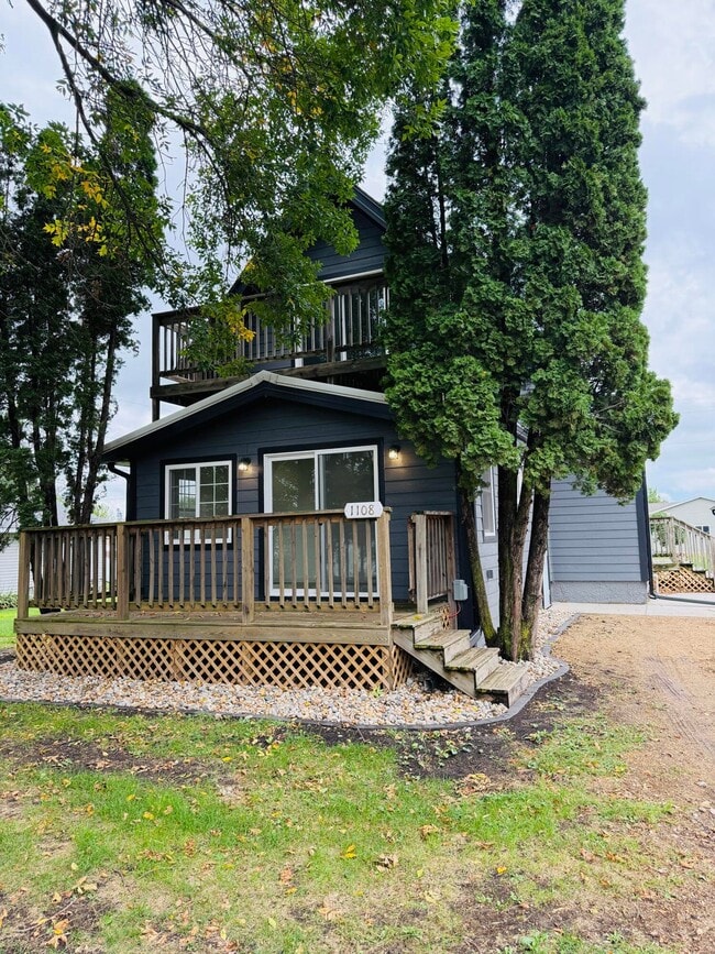 Building Photo - 1108 Main Ave