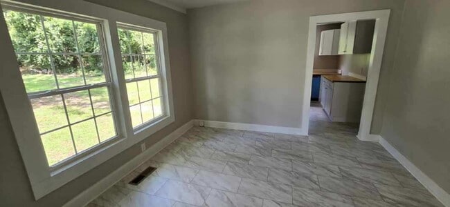 Building Photo - 109 Hollingshead Ave