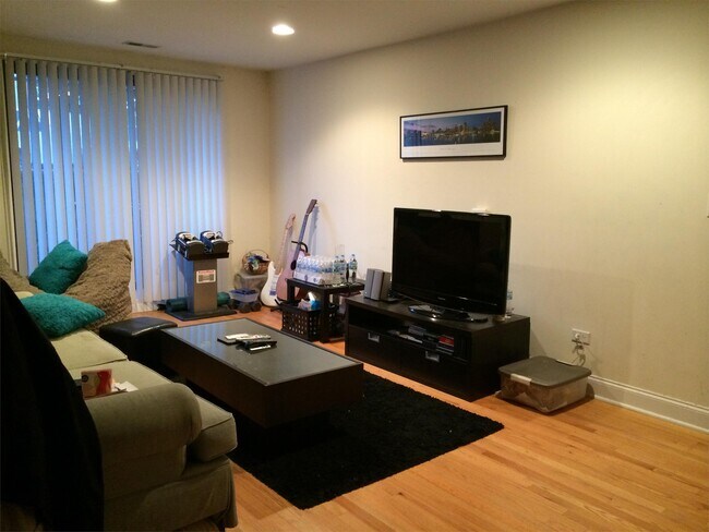 Foto del edificio - 1711 W Jarvis Ave