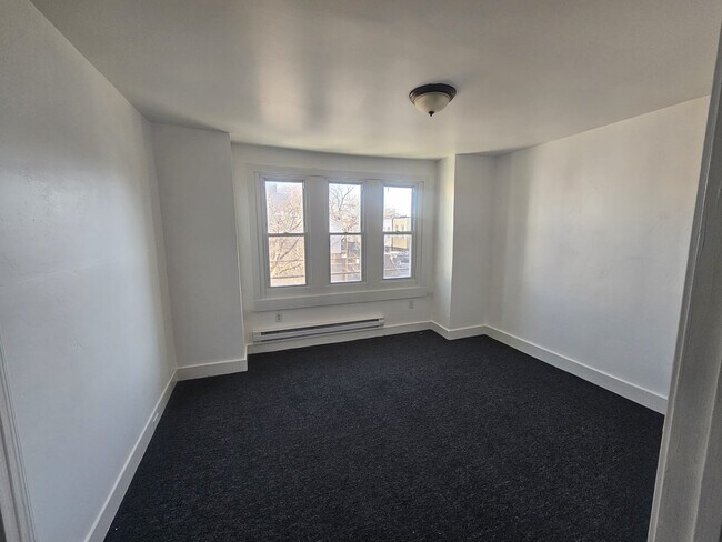 Building Photo - 1442 S 27th St
