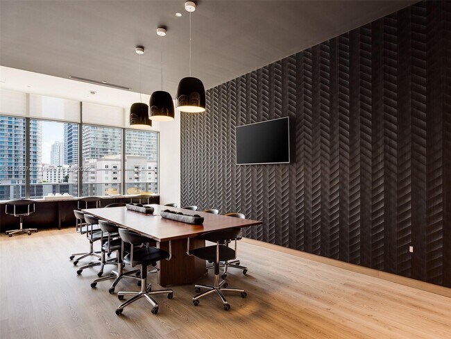Foto del edificio - 45 SW 9th St
