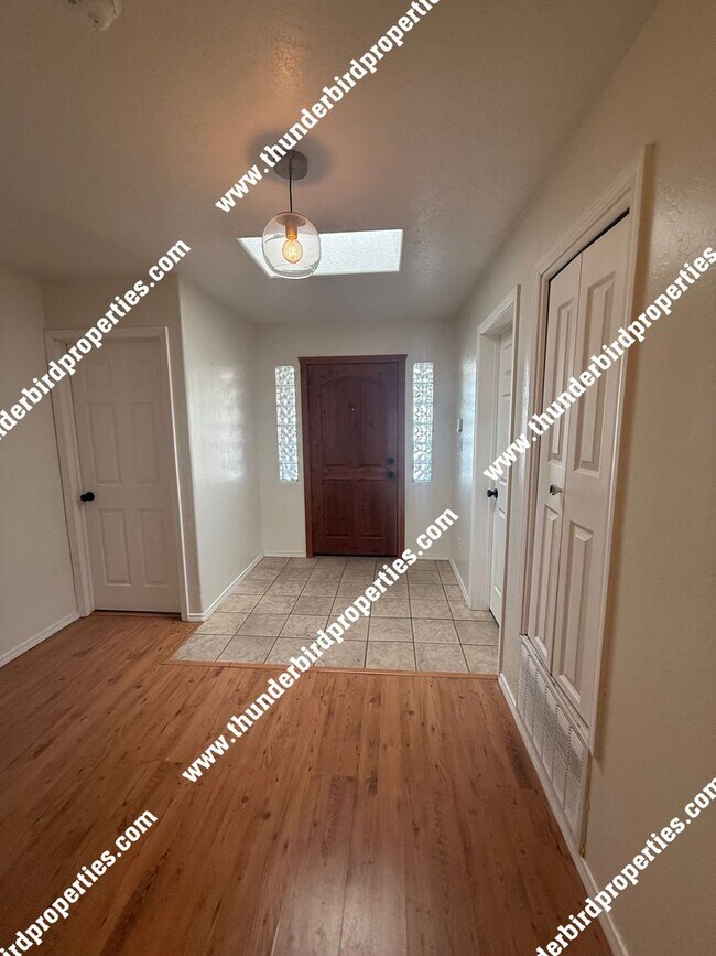 Foto del edificio - Great NW location with in-law quarters