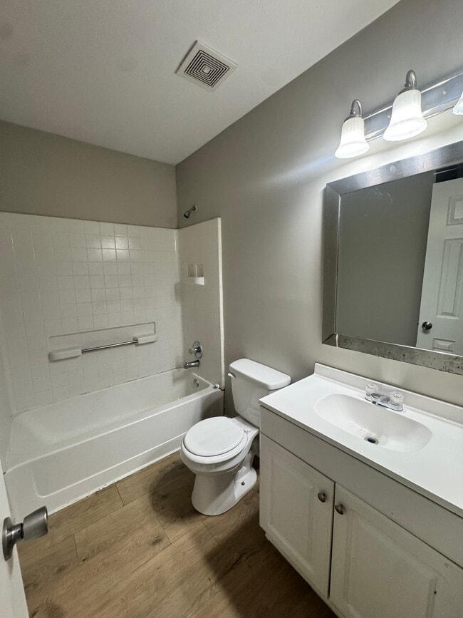 Building Photo - 1047 Ellis Ln