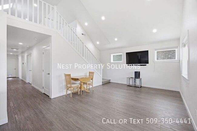 Building Photo - 123 9th Ave