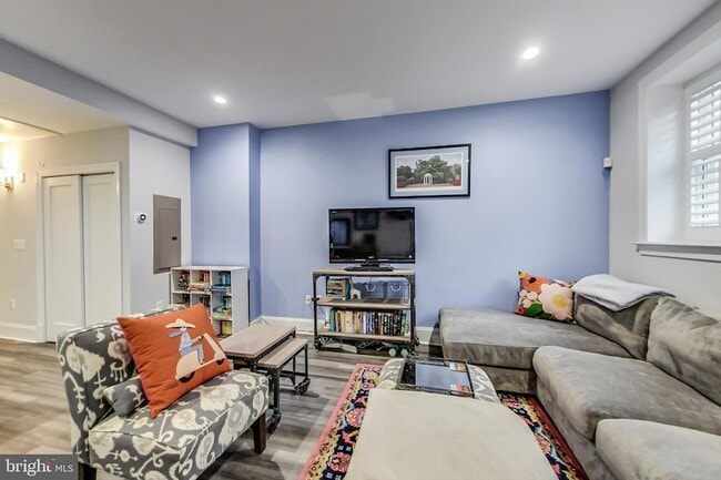 Foto del edificio - 819 D St NE