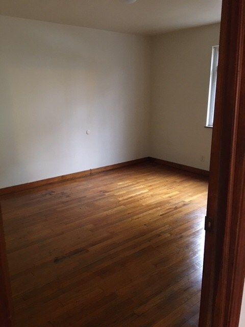 Building Photo - 416 1/2 Ridge Ave