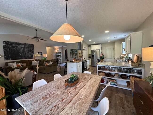 Building Photo - 312 S Brandon Way