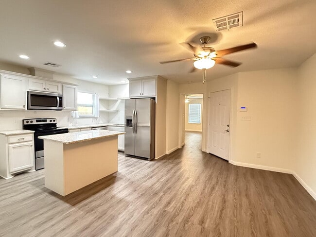 Building Photo - Charming 3-Bedroom, 2-Bath Duplex in Waco ...