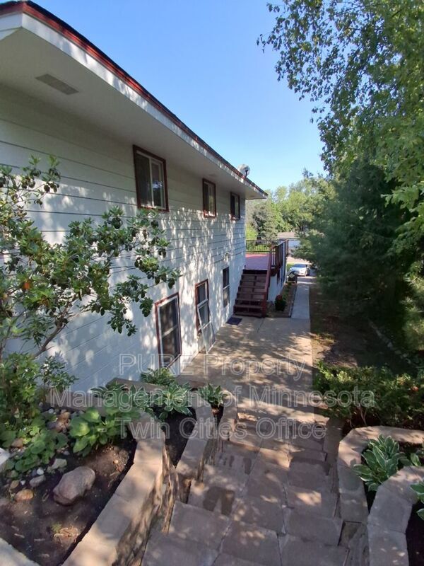 Foto del edificio - 15819 Lake Street Extension