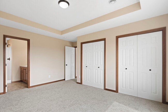 Building Photo - 936 York Ct