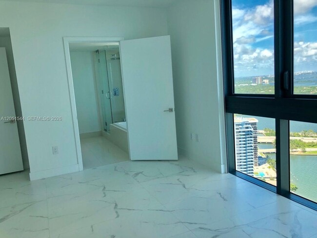 Foto del edificio - 650 NE 32nd St
