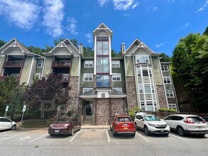 Building Photo - 2000 Olde Eastwood Village Blvd