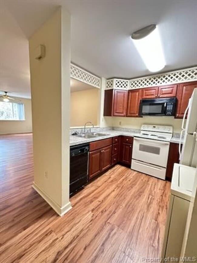 Building Photo - 2 Bed 1 Bath Condo
