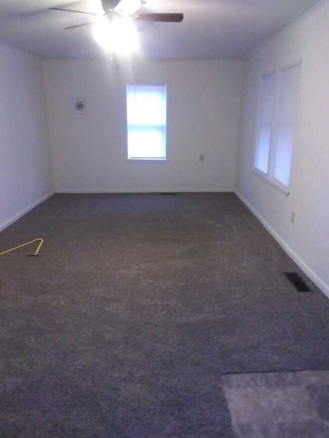 Building Photo - 2 Bedroom 1 Bath House in Great Area!