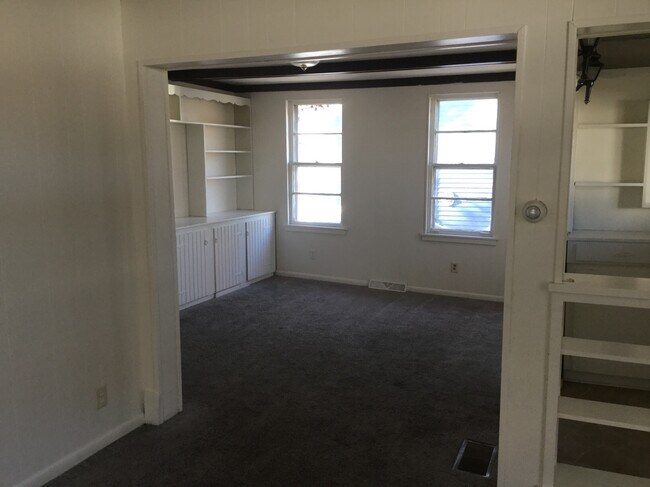 Building Photo - 304 E Corrington Ave