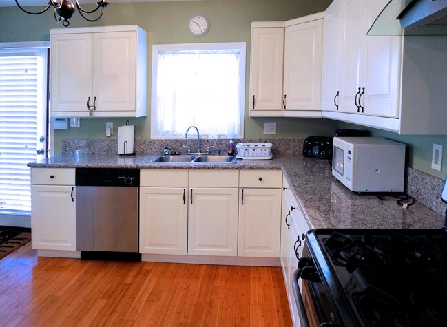 Foto del edificio - 1726 N Los Robles Ave