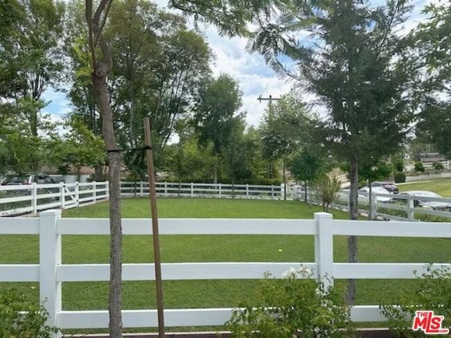 Building Photo - 5525 Paradise Valley Rd