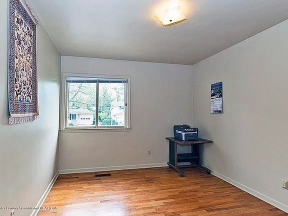 Building Photo - "Charming 3-Bed, 3-Bath Gem with Spacious 1774 Sq. Ft. in East Lansing"