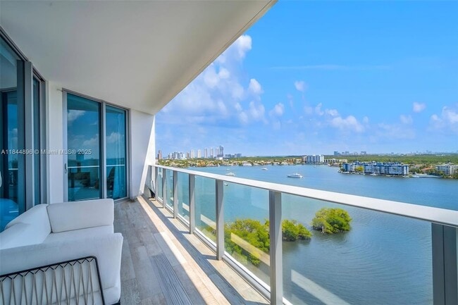Building Photo - 17111 Biscayne Blvd